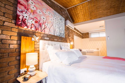 Farnham Court Motel - Tourism Townsville 0
