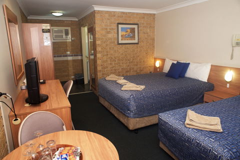 Forest Lodge Motor Inn And Restaurant - Tourism Townsville 1