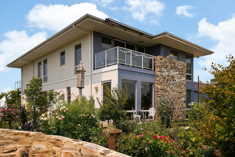 La Maison Du Vigneron B&B & Special Ocassion Dining - Tourism Townsville 0