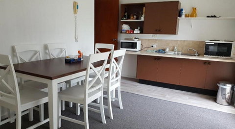 Tabourie Lake Motor Inn - Tourism Townsville 0