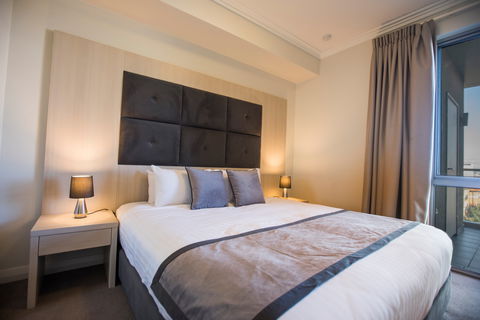 Zappeion Apartments - Tourism Townsville 1
