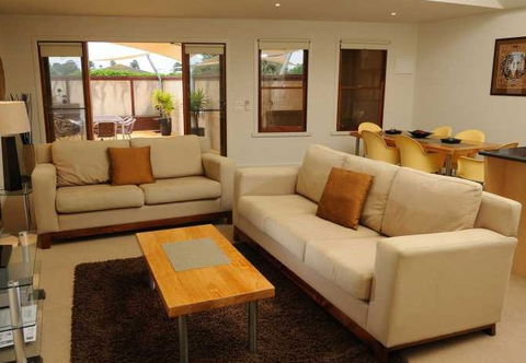 Sackville Apt No 1 - Tourism Townsville 2