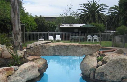 Boat Ramp Motel - Tourism Townsville 1