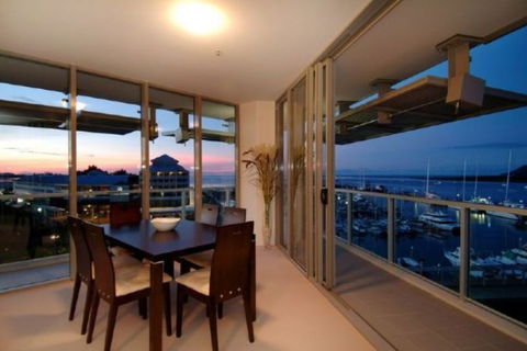 Cairns Luxury Apartments, Harbourlights Complex - Tourism Townsville 0