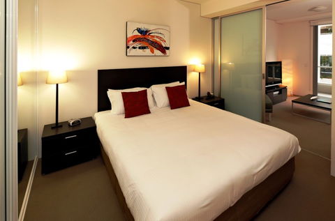 Cairns Luxury Apartments, Harbourlights Complex - Tourism Townsville 1