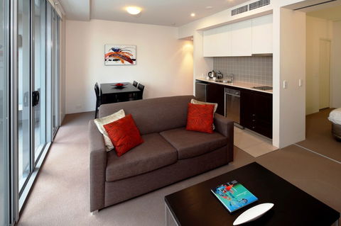 Cairns Luxury Apartments, Harbourlights Complex - Tourism Townsville 2