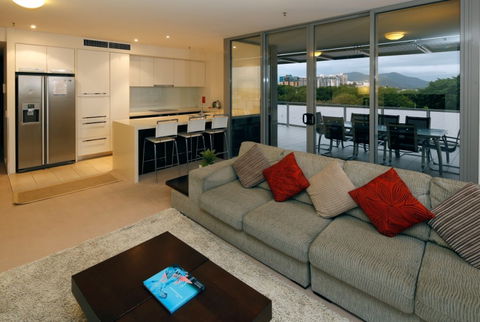 Cairns Luxury Apartments, Harbourlights Complex - Tourism Townsville 6