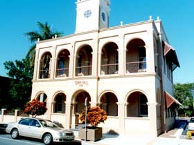 Mackay Town Hall - Tourism Townsville 0
