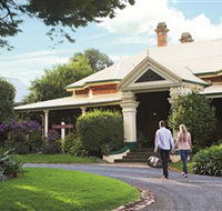 Historical Walk Through Russell Street - Tourism Townsville