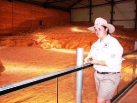 Dinosaurs And Opals Four Wheel Drive Track - Tourism Townsville 0