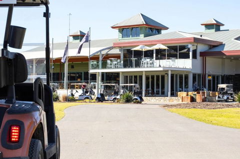 Club Catalina - Tourism Townsville 4