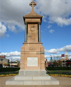 Warwick War Memorial And Gates - Tourism Townsville 1