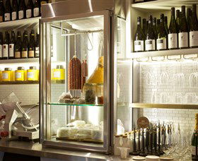 East Coast Lounge - Tourism Townsville 0