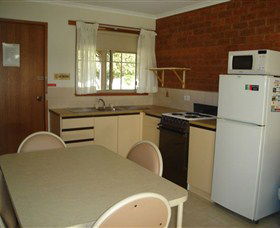Greenways Holiday Units - Tourism Townsville 3