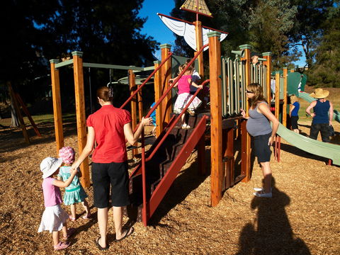 Les Stone Park - Tourism Townsville 0