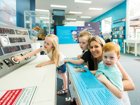 CSIRO Parkes Radio Telescope Visitor Centre - Tourism Townsville 1