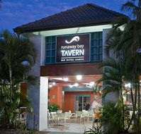 Runaway Bay Tavern - Tourism Townsville
