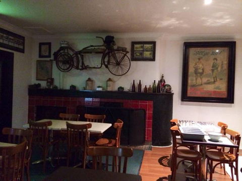 Queens Arms Hotel - Tourism Townsville 3