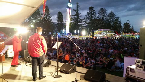 A Luminous Christmas At The Entrance - Tourism Townsville 0