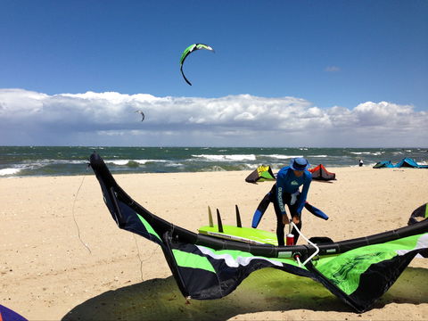 Kiteboarding Lesson - Tourism Townsville 1