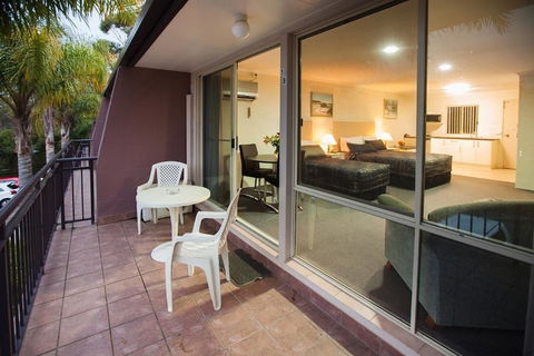 Fairway Motor Inn - Tourism Townsville 1