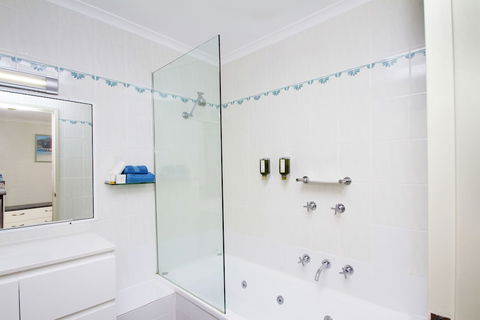 Fairway Motor Inn - Tourism Townsville 6