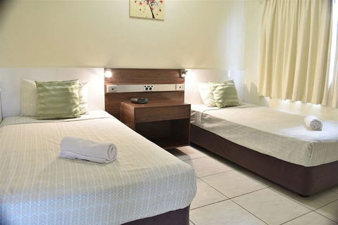 Tradewinds McLeod Holiday Apartments - Tourism Townsville 5