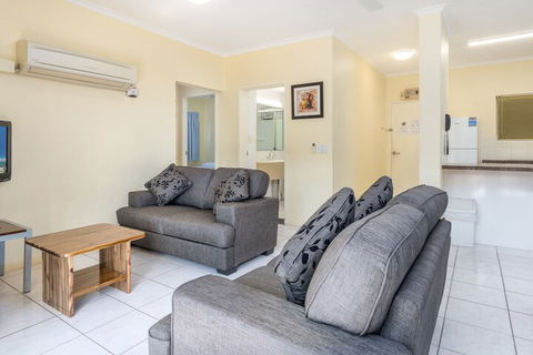 Tradewinds McLeod Holiday Apartments - Tourism Townsville 6