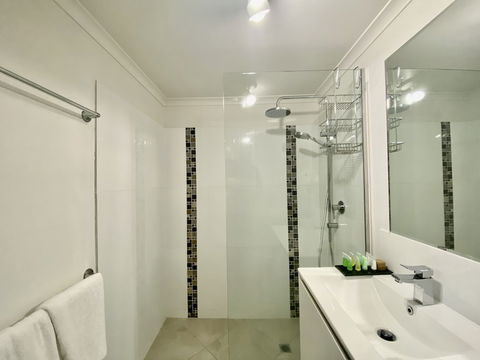 Cairns Beach Resort - Tourism Townsville 5