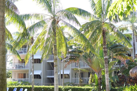 Cairns Beach Resort - Tourism Townsville 1