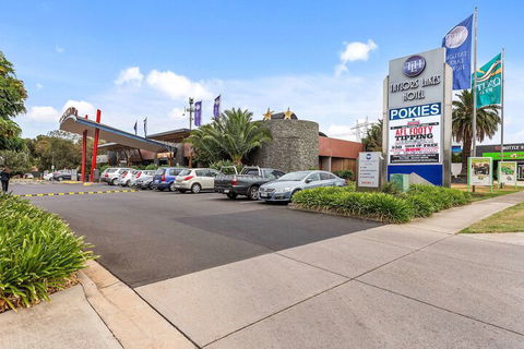 Quality Hotel Taylors Lakes - Tourism Townsville 4