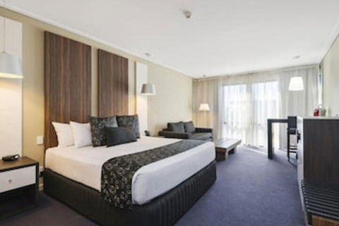 Quality Hotel Taylors Lakes - Tourism Townsville 0
