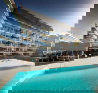 Honeysuckle Executive Apartments - Tourism Townsville