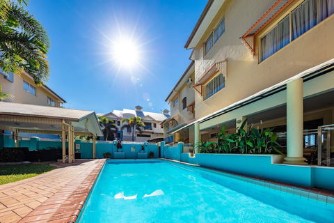 Cairns Queens Court - Tourism Townsville 3