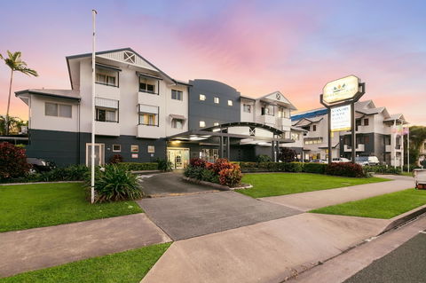 Cairns Queens Court - Tourism Townsville 2