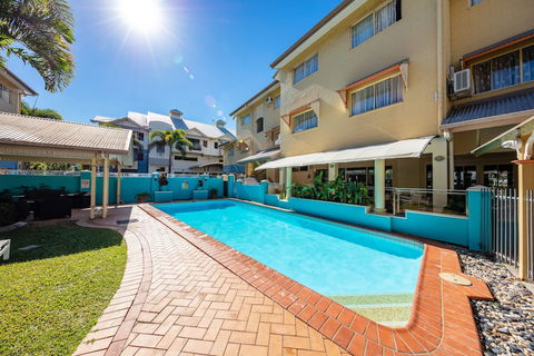 Cairns Queens Court - Tourism Townsville 4