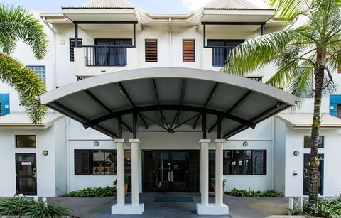 Cairns Queens Court - Tourism Townsville 1