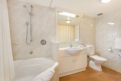 Tropic Towers Apartments - Tourism Townsville 6