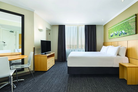 Travelodge Hotel Bankstown Sydney - Tourism Townsville 5