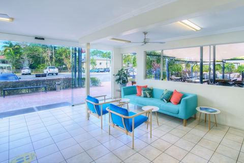 Cairns Queenslander Hotel & Apartments - Tourism Townsville 2