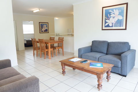 Cairns Queenslander Hotel & Apartments - Tourism Townsville 5