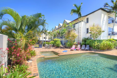 Cairns Queenslander Hotel & Apartments - Tourism Townsville 1