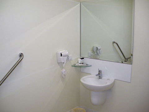 Cairns Queenslander Hotel & Apartments - Tourism Townsville 6