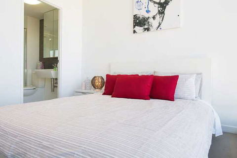 C3CBD Melbourne Apartment - Tourism Townsville 6
