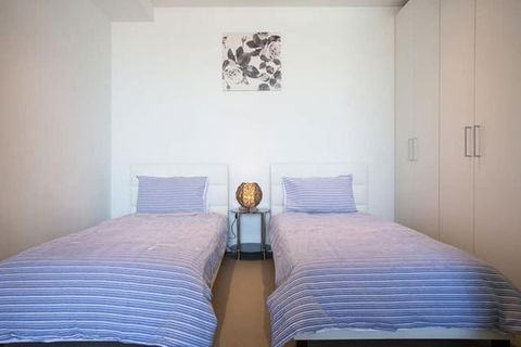 C3CBD Melbourne Apartment - Tourism Townsville 3