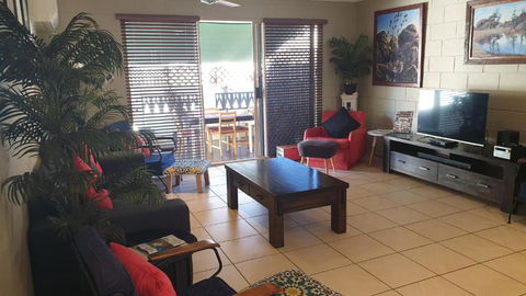 A City Retreat 2BR Apartment Reid Park Townsville - Tourism Townsville 5