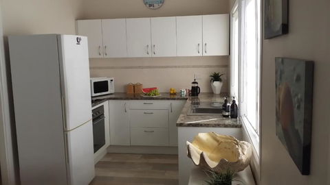 SHELLHARBOUR BEACH COTTAGE 1 Minute Walk To Beach Flags In Summer - Tourism Townsville 3