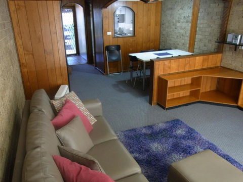 A Furnished Townhouse In Goulburn - Tourism Townsville 4