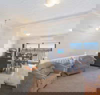 Newcastle Short Stay Apartments - Vista Apartment - Tourism Townsville