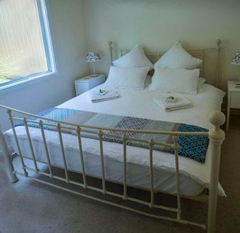 Farview Guest Accommodation - Tourism Townsville 0